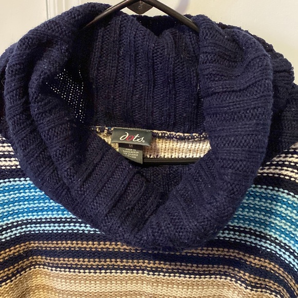 💙Sweater - Picture 2 of 4